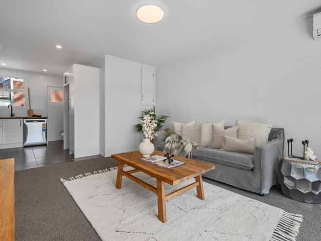 9B Jonathon Street, Brookfield