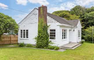 67 Delhi Crescent, Khandallah