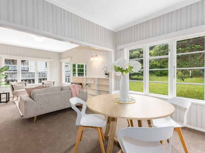 67 Delhi Crescent, Khandallah