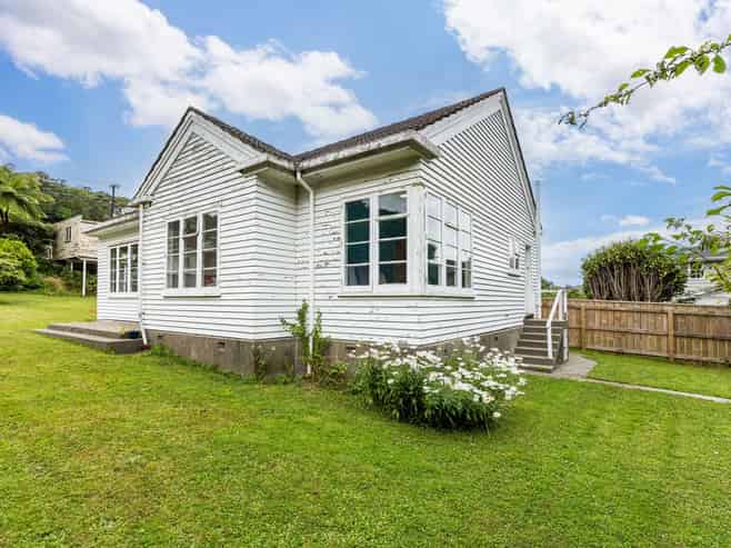 67 Delhi Crescent, Khandallah