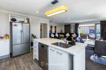 20 Poulson Grove, Trentham