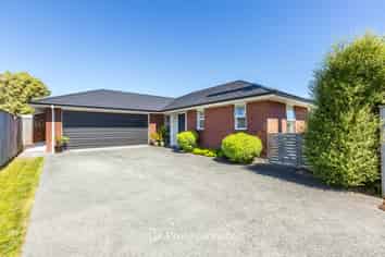 20 Poulson Grove, Trentham