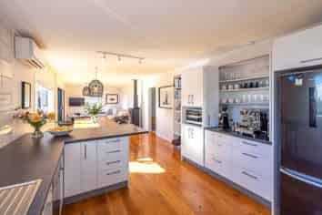 54 Belle Terrace, Waiheke Island