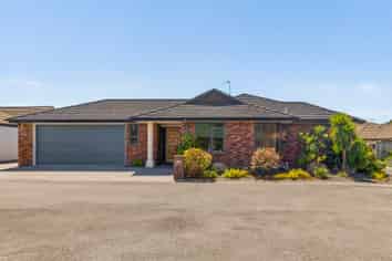 2 Dayman Way, The Wood