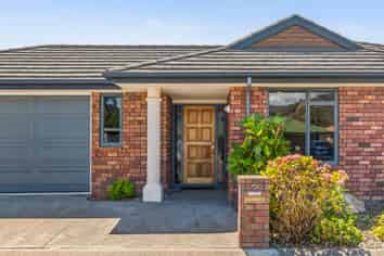 2 Dayman Way, The Wood