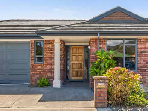 2 Dayman Way, The Wood