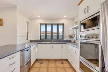 2 Dayman Way, The Wood