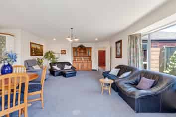 2 Dayman Way, The Wood