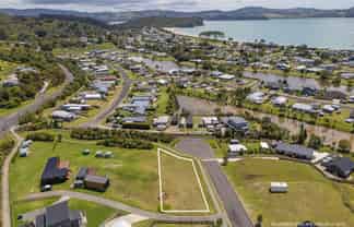 2 Tinirau Place, Cooks Beach