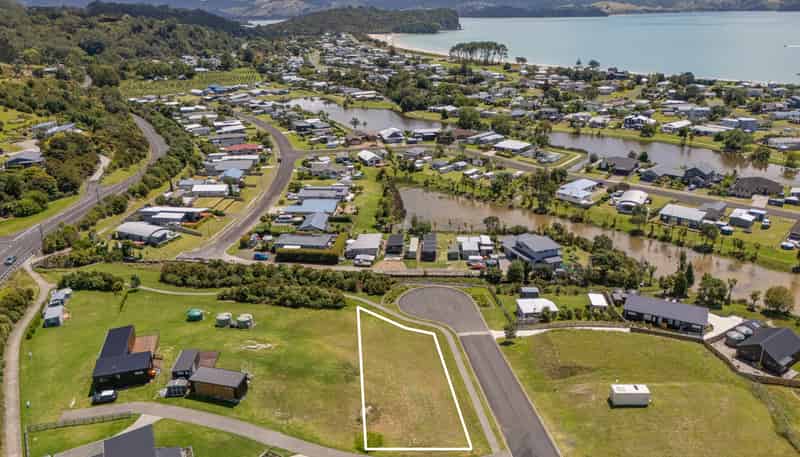 2 Tinirau Place, Cooks Beach