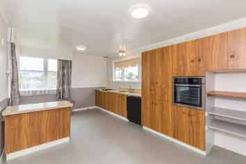 27 Green Ave , Levin