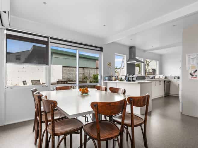 Kamo Investment - Medical & Government Tenants