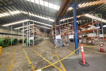 Industrial Warehouse I Yard & Drive Around