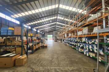 Industrial Warehouse I Yard & Drive Around