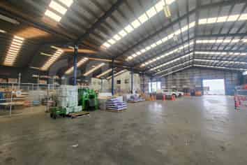 Industrial Warehouse I Yard & Drive Around