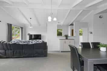 7 Waipuna Grove, Stokes Valley