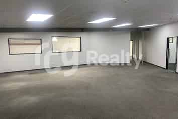 VERSATILE ROSEDALE OFFICE / WAREHOUSE