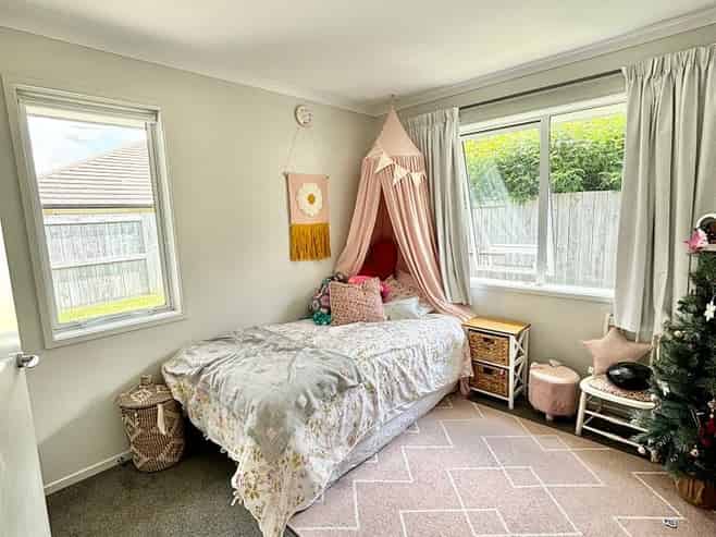 8 Kahuparere Crescent, Pyes Pa