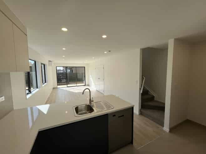 8/25 Manse Road, Pahurehure