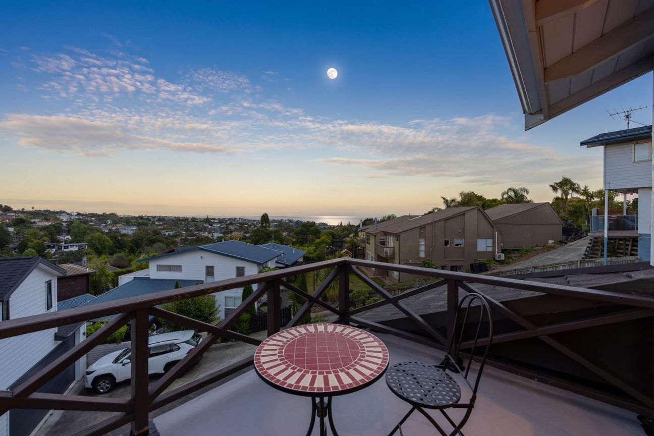 Must Be Sold - All Offers Will Be Presented! - Meer
