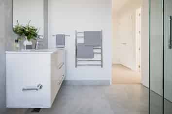 8 Swift Court, Avenues