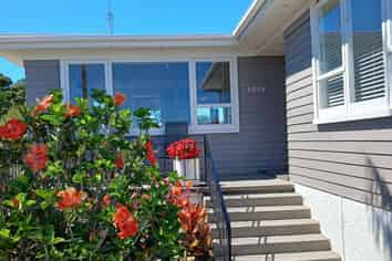 1359  Whangaparaoa Road, Army Bay