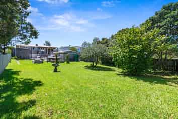 1359  Whangaparaoa Road, Army Bay