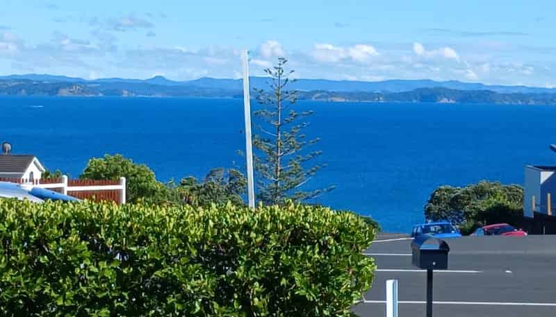 1359  Whangaparaoa Road, Army Bay