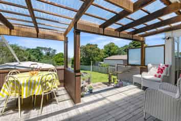 1359  Whangaparaoa Road, Army Bay