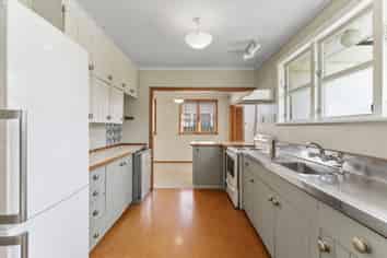 12 Te Rauparaha Street, Otaki