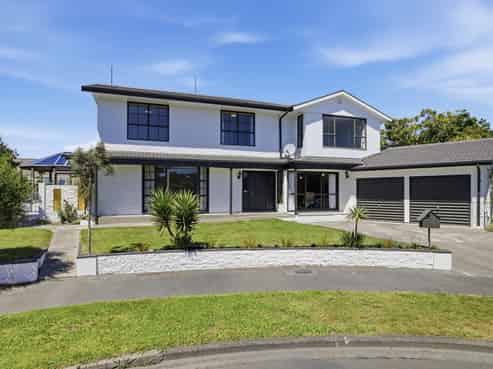 4 Larkhill Place, Russley