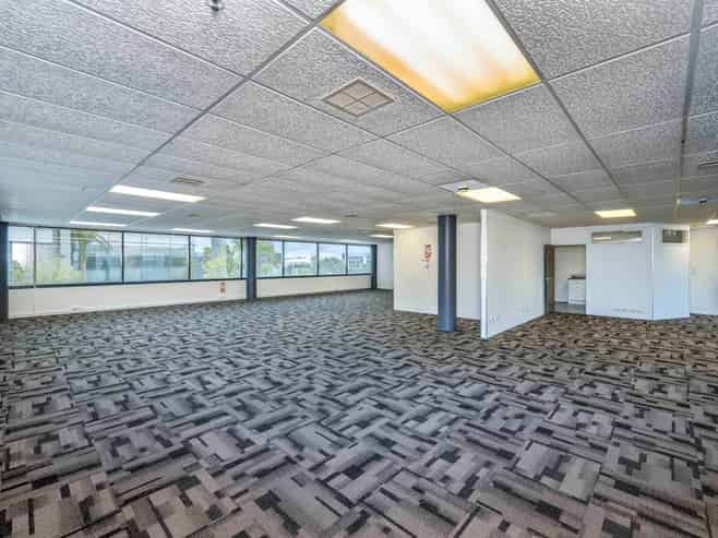 COMMANDING OFFICE  TWO TITLES  (236–534M²)
