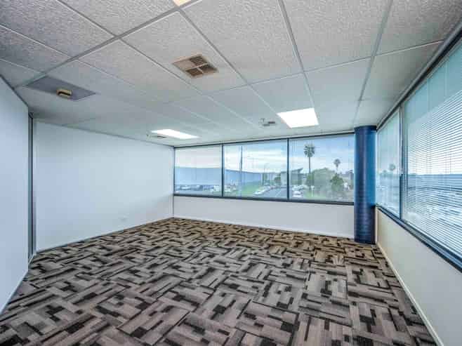 COMMANDING OFFICE  TWO TITLES  (236–534M²)
