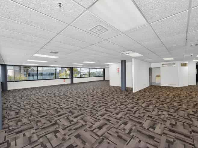 COMMANDING OFFICE  TWO TITLES  (236–534M²)
