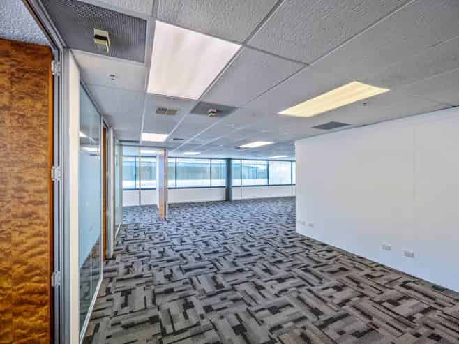 COMMANDING OFFICE  TWO TITLES  (236–534M²)
