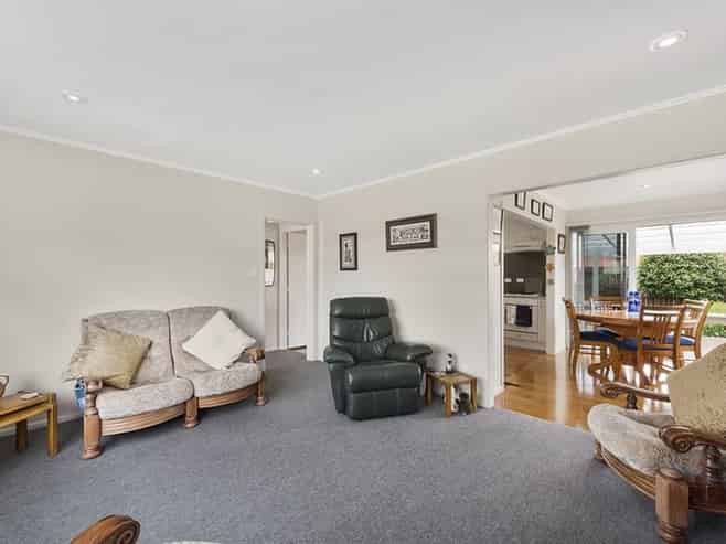 8 Poaka Ave, Dinsdale