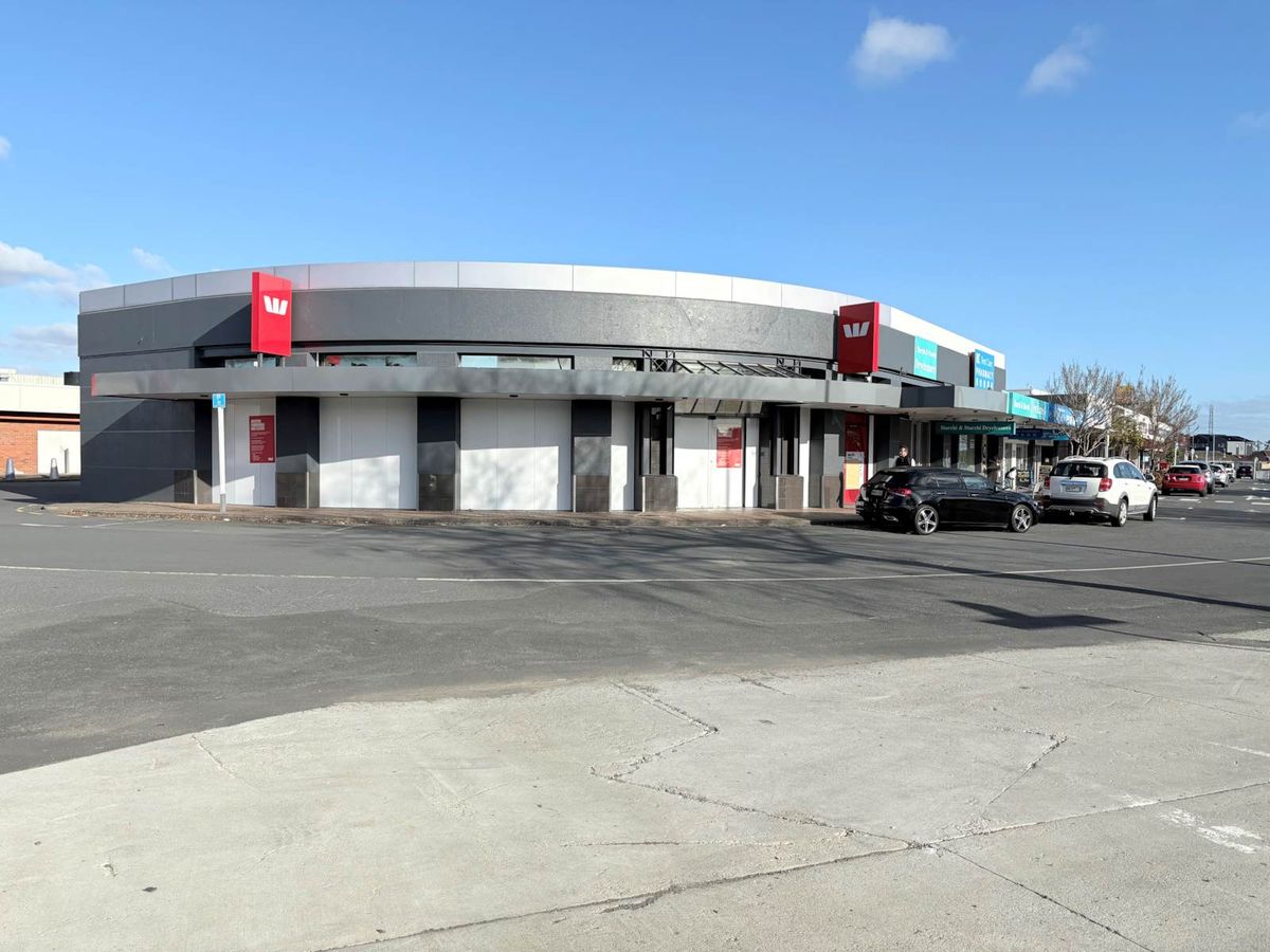 283M²  RETAIL/OFFICE SPACE FOR LEASE