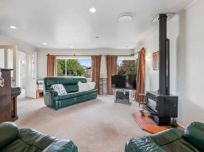 17 McGowan Place, Orewa