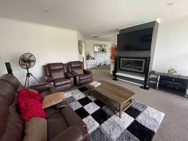 16 Edgeview Crescent, Fitzroy