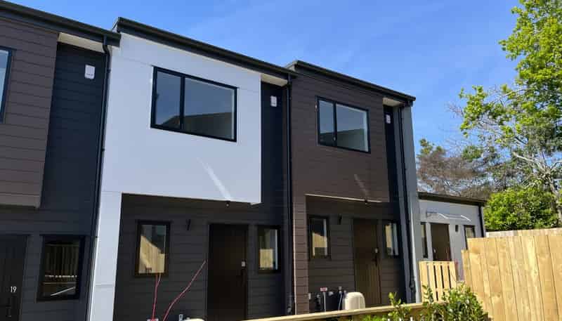 18/241 Don Buck Road, Massey