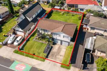 36 Akoranga Drive, Northcote