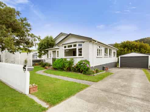 22 Ngatitoa Street, Tawa
