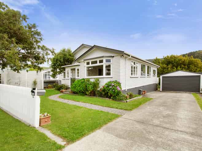 22 Ngatitoa Street, Tawa