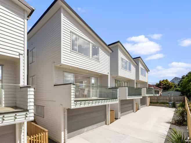 7D Waddell Avenue, Point England