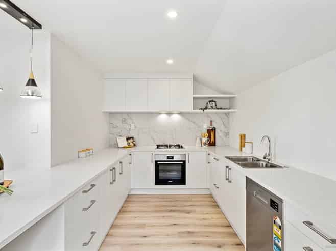 7D Waddell Avenue, Point England