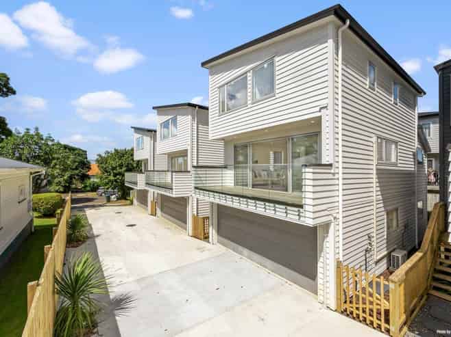 7D Waddell Avenue, Point England