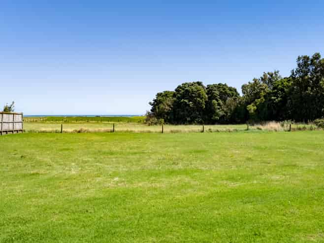 25 Dolphin Parade, Bell Block