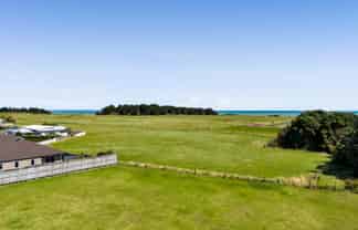 25 Dolphin Parade, Bell Block