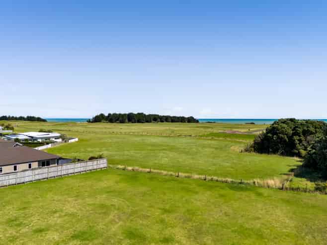 25 Dolphin Parade, Bell Block