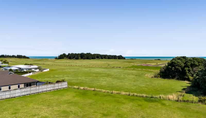 25 Dolphin Parade, Bell Block